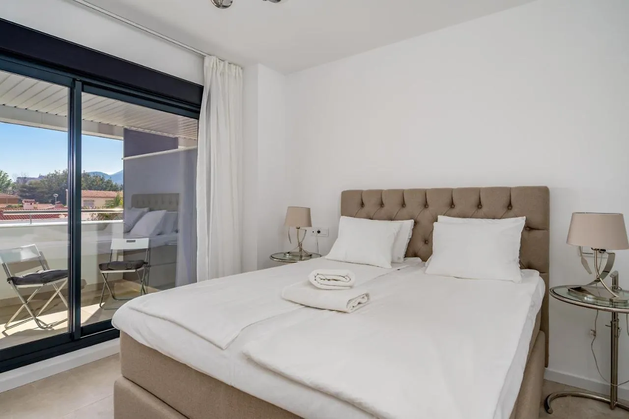 Beachclose Apartment With Pool In Torremolinos By Costarentals - Ref 173