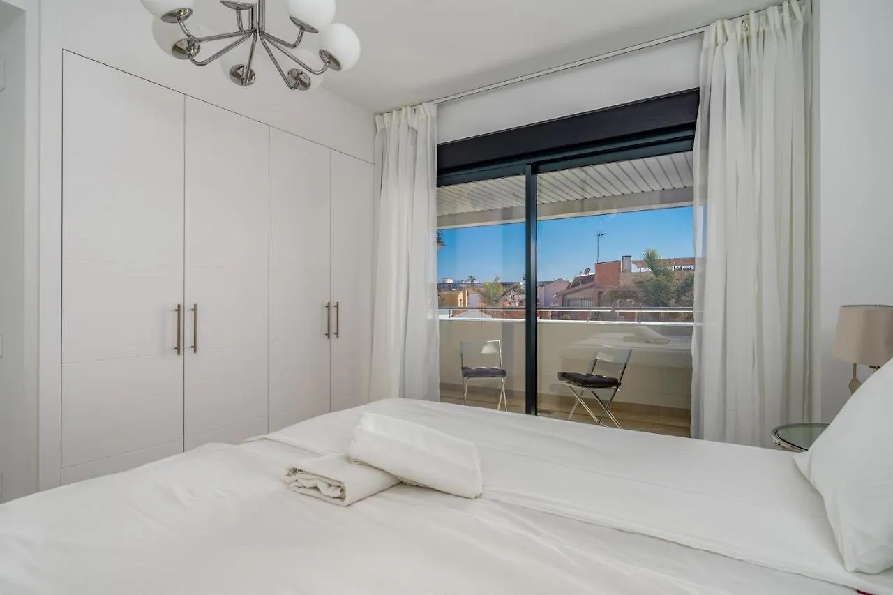 Beachclose Apartment With Pool In Torremolinos By Costarentals - Ref 173